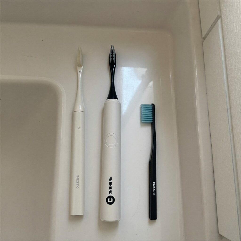 전동칫솔과 수동칫솔 칫솔모 비교